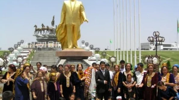 Turkmenistan, democraţia de faţadã jpeg