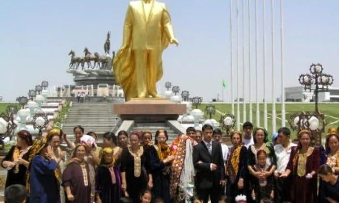 Turkmenistan, democraţia de faţadã jpeg