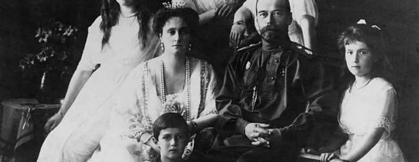 Ţarul Nicolae al II-lea şi familia sa