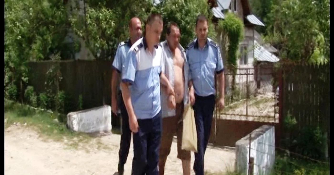 Totul s-a întâmplat ieri după-amiază, când cei mici şi o profesoară se întorceau acasă