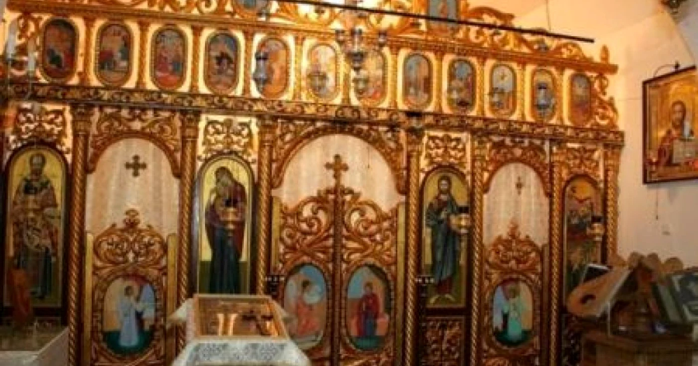 Interiorul mănăstirii ascunde bijuterii de artă monahală. Foto: Episcopia Caransebeşului 