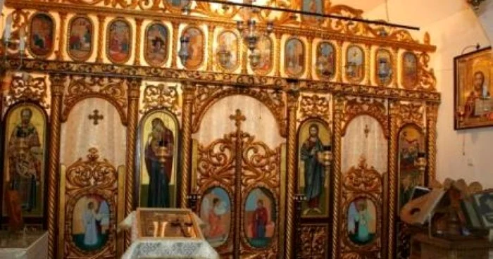 Interiorul mănăstirii ascunde bijuterii de artă monahală. Foto: Episcopia Caransebeşului