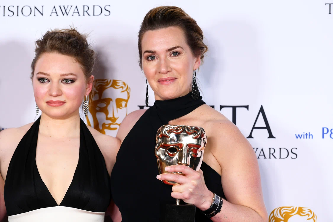 Kate Winslet și fiica Mia Threapleton, BAFTA (1) jpg