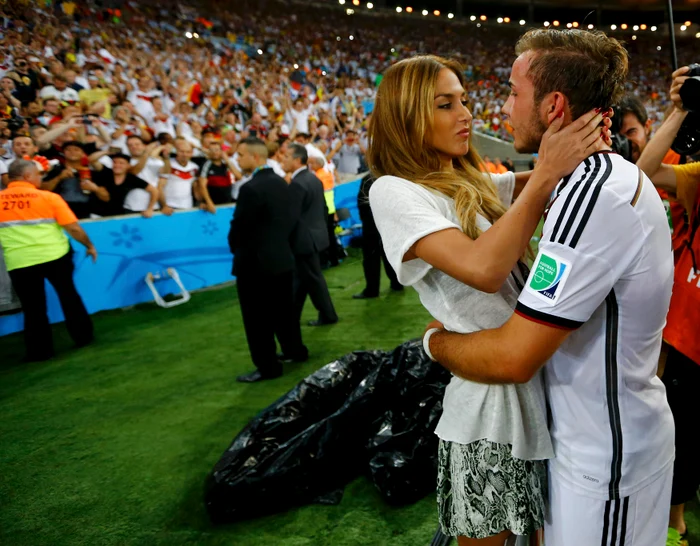 Pentru golul care a decis finala, Goetze merită mai mult decât un sărut de la iubita lui