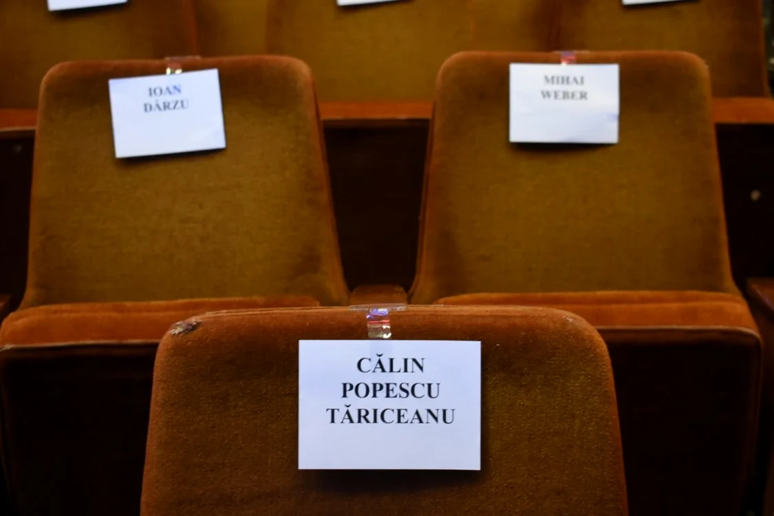 În politică, fotoliile nu sunt întotdeauna confortabile