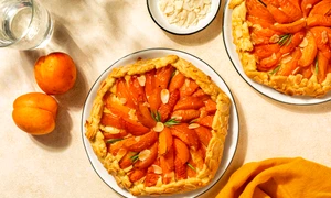Tarta caise  Sursa foto shutterstock 2329500821 jpg