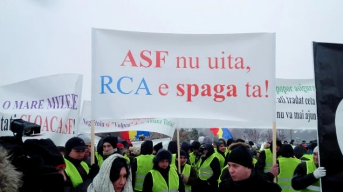 
    În 17 decembrie 2015, transporatorii au ieșit în stradă tot din cauza prețului mare la RCA  