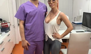 Raluca Podea poartă ochelari de soare după blefaroplastia făcută la dr  Călin Doboş  jpeg