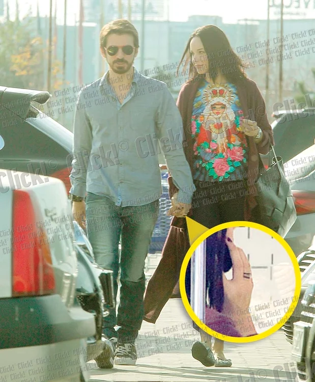 Inelul de logodnă a făcut-o  pe Andreea să fie  toată numai un zâmbet (fotografii: Mihai Ionescu)