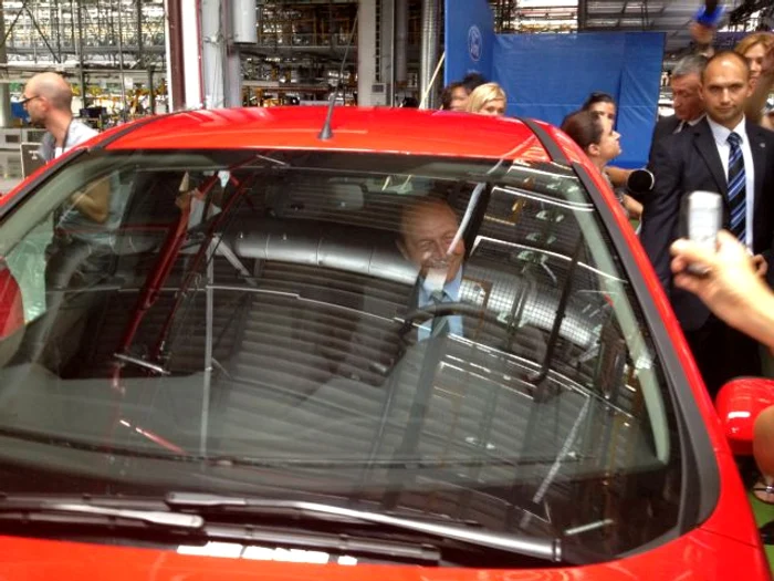 Preşedintele Băsescu a cumpărat o maşină în valoare de 14.000 de euro (Foto: Andreea Mitrache)