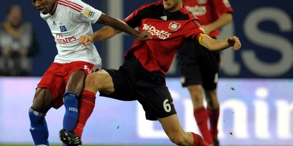 Ze Roberto (stânga) i-a enervat pe şefii clubului Hamburger SV