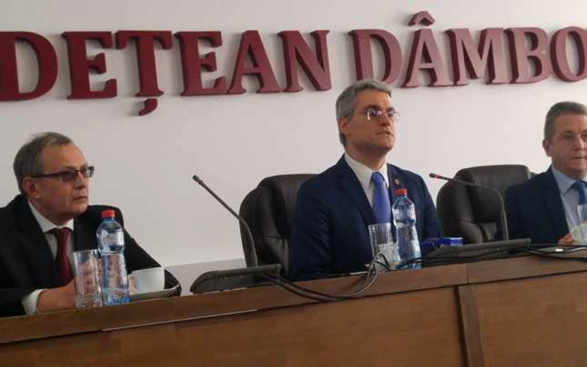 P]slaru a identificat în Dâmboviţa, la categoria UAT-uri sărace: Băleni, Cojasca, Conţeşti, Cornăţelu, Costeştii din Vale, Crângurile, Dobra, I.L. Caragiale, Iedera, Ludeşti, Măneşti, Moroeni, Potlogi, Vişineşti