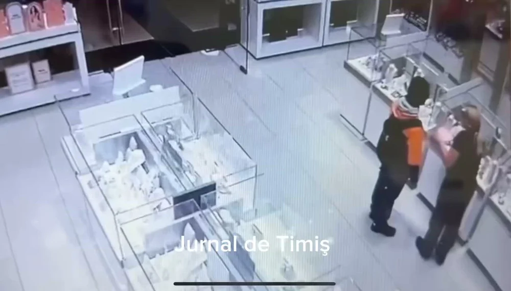 Tentativă de jaf într-un mall din Timișoara: Un bărbat a vrut să fure o brățară de 7.000 euro și un inel cu diamant, dar a fost prins de un trecător