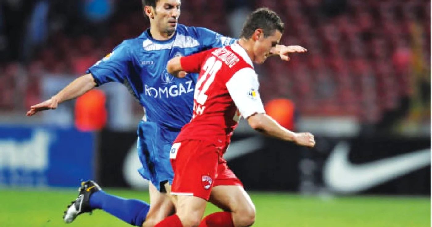Gabi Torje (numărul 22) a centrat decisiv la golul care a adus trei puncte importante pentru Dinamo