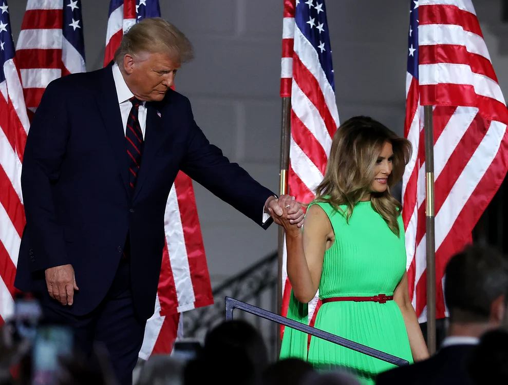 
    Melania Trump a ales o rochie Valentino, verde neon, pentru cea de-a treia zi a Convenției Republicanefoto: Getty Images  