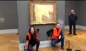 un tablou de Monet a fost ţinta militanţilor ecologişti FOTO Captură Video jpg