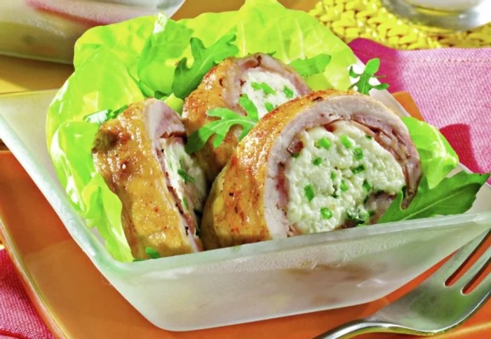 O rulada pentru aperitiv simpla si usor de preparat, dar foarte gustoasa in acelasi timpclickpoftabuna.ro