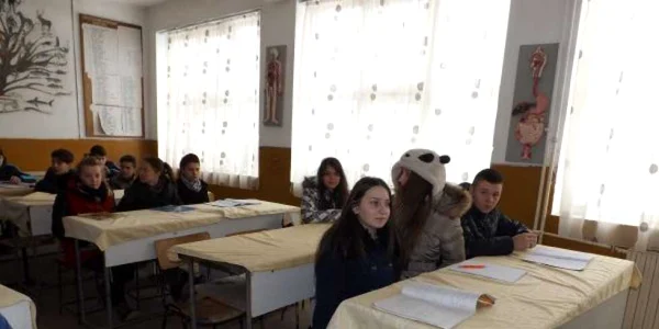 elevii de la strehaia tremură de frig în clase FOTO Corina Macavei 