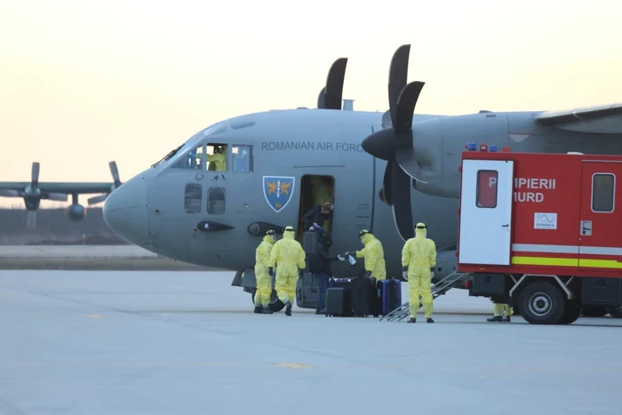 Avioanele C-27J Spartan ale Forţelor Aeriene Române au reînceput să transporte bolnavi de COVID-19 în stare gravă