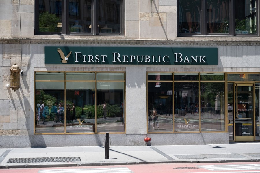 Criza marilor bănci americane le afectează și pe cele mici. Cât a plătit JP Morgan pe First Republic