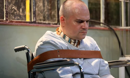 Aripi în cămașă de forță jpeg