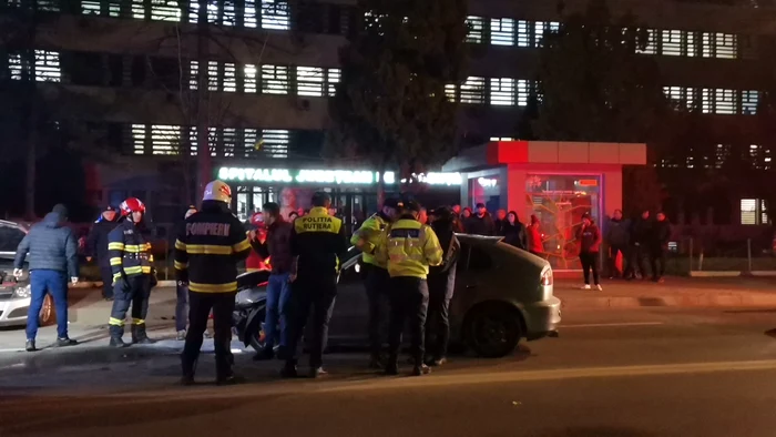 După ce a lovit femeia, mașina a pătruns pe contrasens și a lovit o altă mașină FOTO: A.M.
