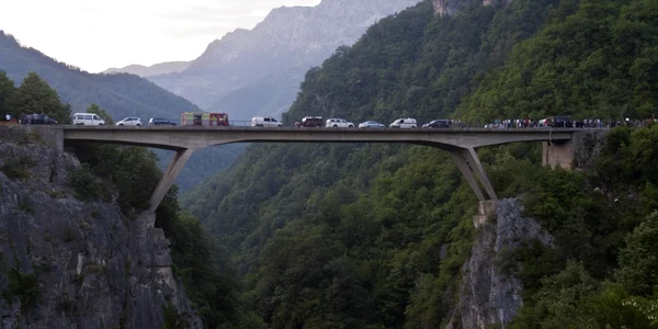 Vedere asupra locului în care s a produs accidentul de autocar din Muntenegru  (Foto: Reuters) jpeg