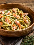 Paste cu somon si sos pesto  Sursa foto shutterstock 2072087981 jpg