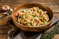 Paste cu somon si sos pesto  Sursa foto shutterstock 2072087981 jpg