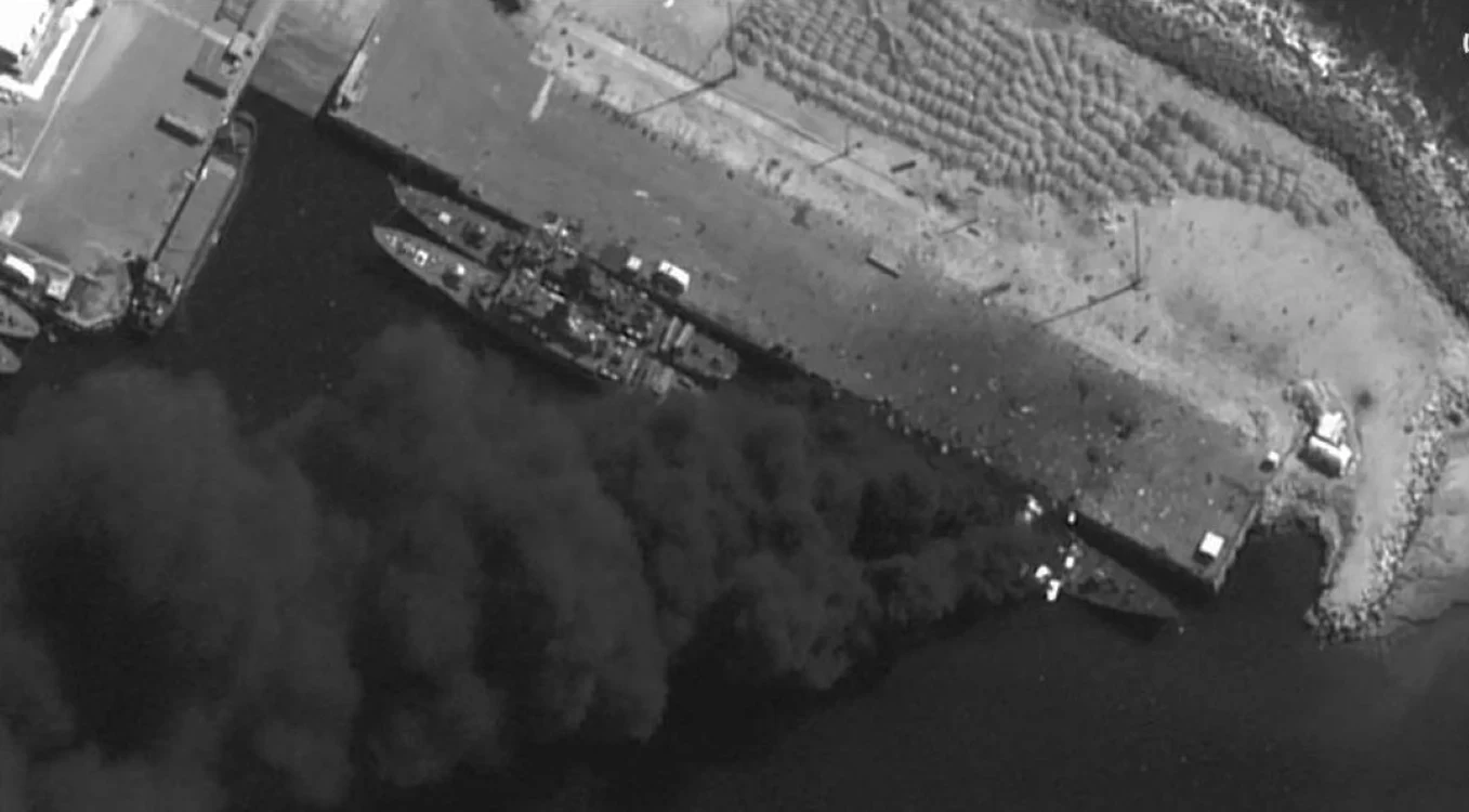 Nave iraniene lovite de SUA. FOTO: satellite image©2026 Vanto