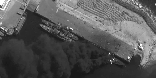 nava iraniană distrusă foto Satellite image ©2026 Vantor jpg