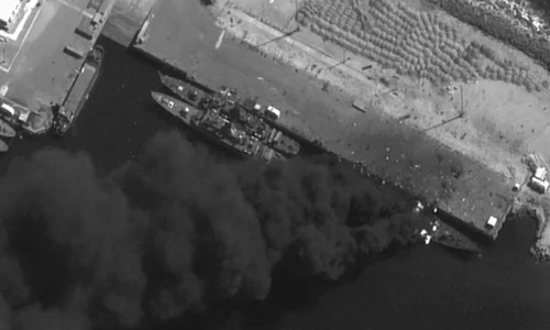 nava iraniană distrusă foto Satellite image ©2026 Vantor jpg