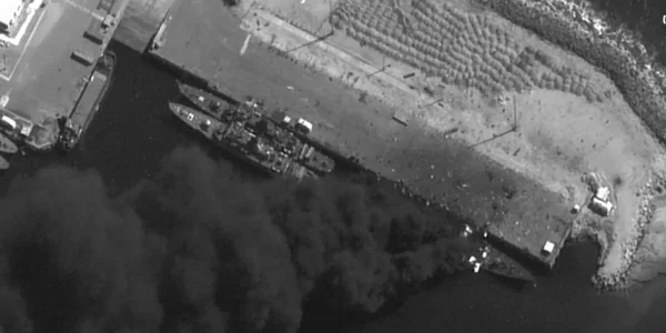 nava iraniană distrusă foto Satellite image ©2026 Vantor jpg
