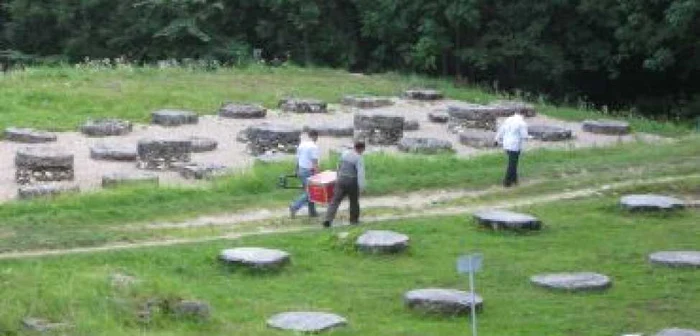 Hunedoara:  UPDATE  Sacrilegiu la Sarmizegetusa Regia: sanctuarul dacilor  „se mută” la Bucureşti