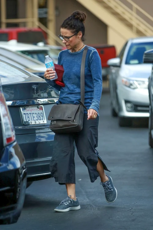 Exclusive Julia Louis Dreyfus Runs Errands In Pacific Palisades jpeg