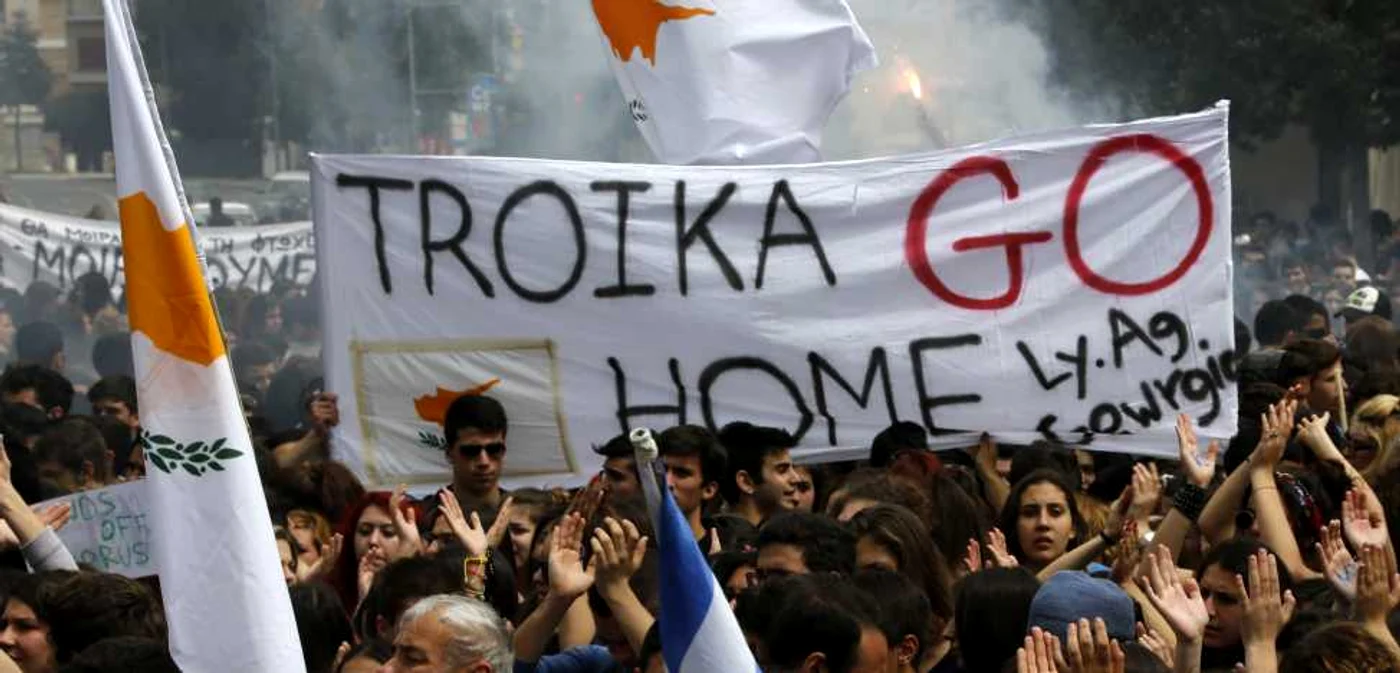 Proteste în faţa palatului prezidenţial din Nicosia FOTO Reuters