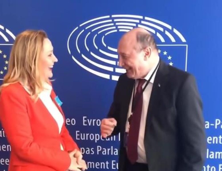 Elena Lasconi sare în apărarea lui Băsescu după disputa cu Ciolacu. „Limbajul lui nu e doar o rușine, ci o insultă”