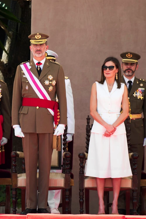 Spanish Royals Deliver The Real Offices In The Central Academy Of The Defense jpeg