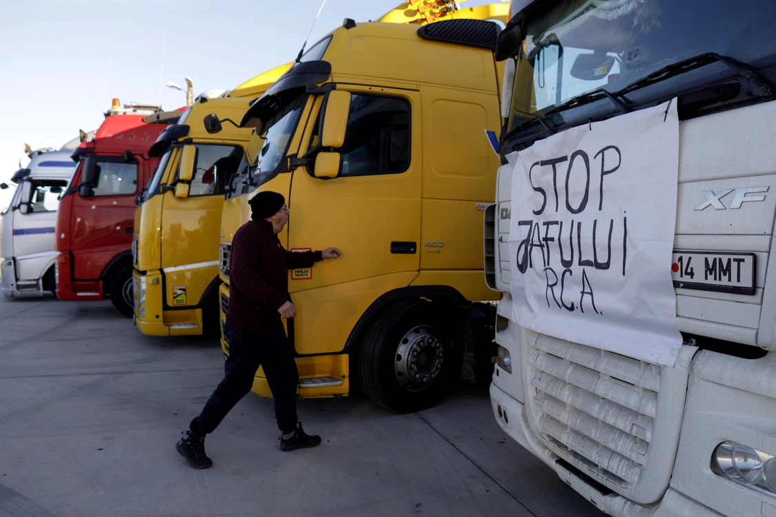 Mai multe camioane participante la protestul față de valoarea polițelor RCA
