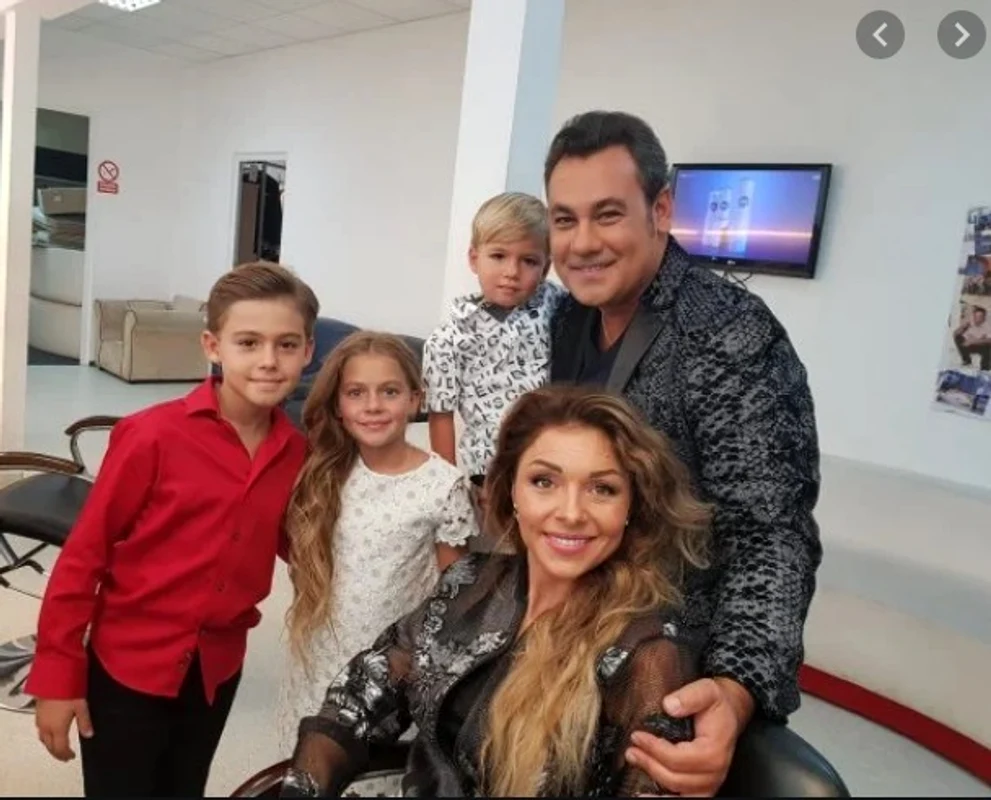 1 ionut dolanescu si familia jpg jpeg