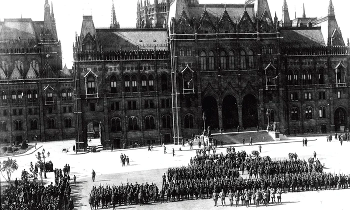 Calendar 4 august: 1919   Armata română a intrat victorioasă în Budapesta jpeg