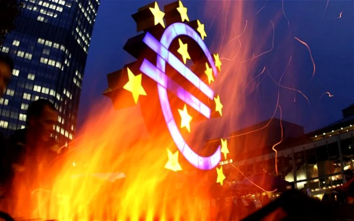 Euro a atins miercuri un minim al ultimilor nouă ani, de 1,1728 dolari pe unitate, fiind în scădere cu 0,3% şi sub nivelul de 1,1747 dolari pe unitate, la care moneda unică a fost tranzacţionată pentru prima oară în sistemele Reuters, pe 4 ianuarie 1999 FOTO telegraph.co.uk