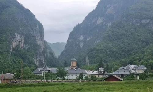 satul Polovragi jpg