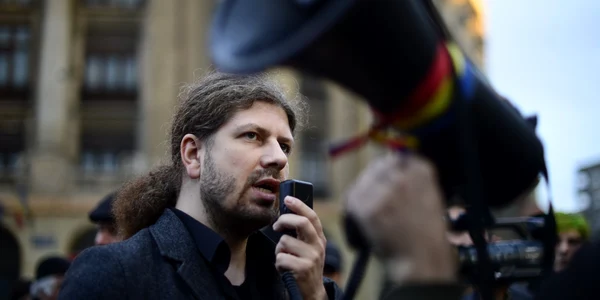 Remus Cernea in timpul protestului fata de exploatarea gazelor de sist FOTO Mediafax