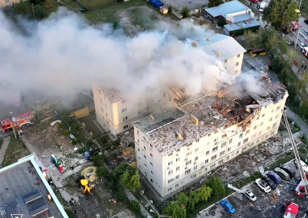 Clădiri distruse în Kiev FOTO: Serviciul Național pentru Situații de Urgență