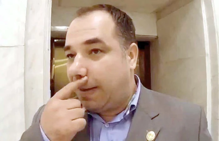 Deputatul Marius Manolache a demis-o pe Ornella Borozan  după ce tânăra s-a lăudat cu permisul de parcare