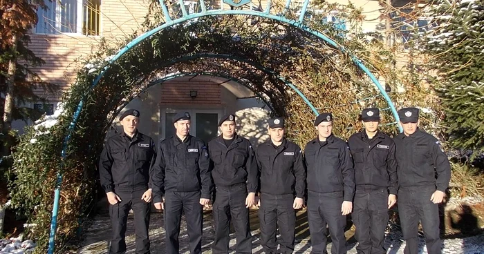 Cei şapte elevi care fac practica la Arad  FOTO IJJA
