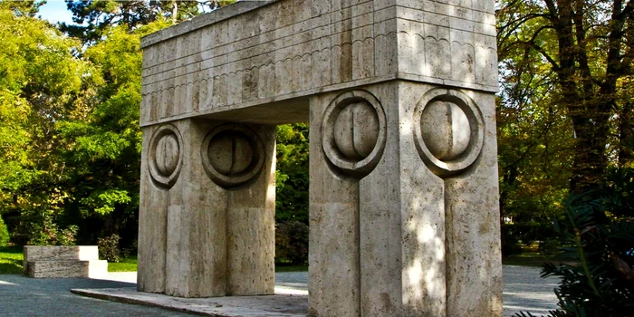 Drumul lui Brâncuși din Târgu Jiu, modernizat recent, în continuare plin de probleme