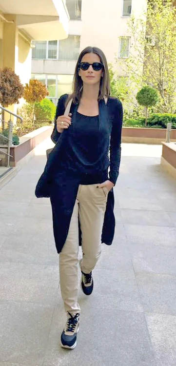 Andreea Berecleanu (42 de ani) - 1,72 m, 50 de kg