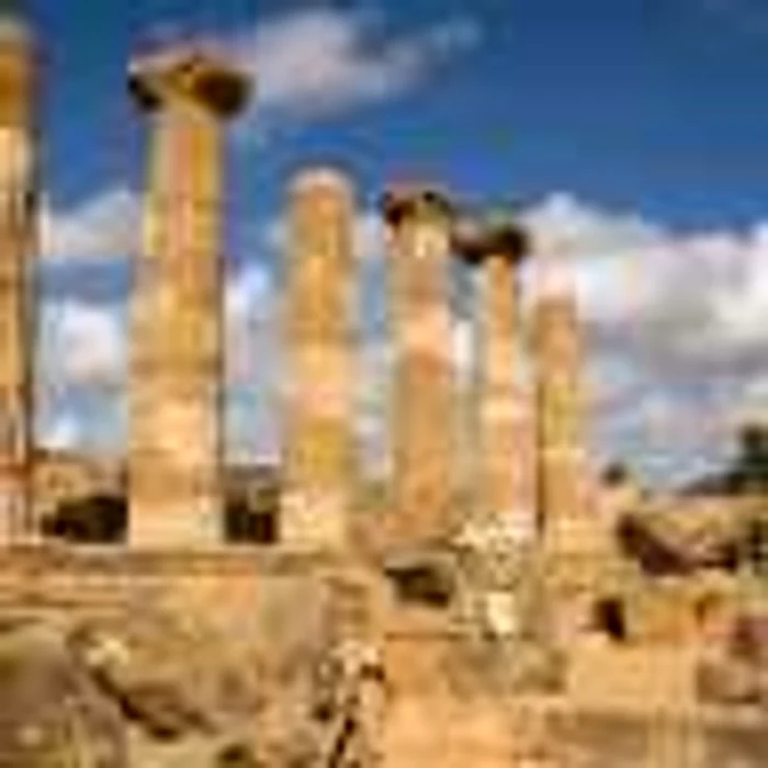 Templul lui Hercule face parte din situl arheologic "Valle dei Tempi" din Agrigento